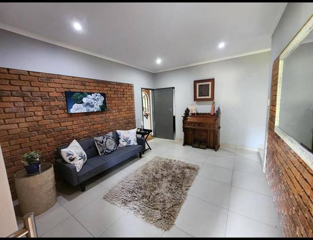 4 BEDROOM HOUSE FOR SALE IN FAERIE GLEN